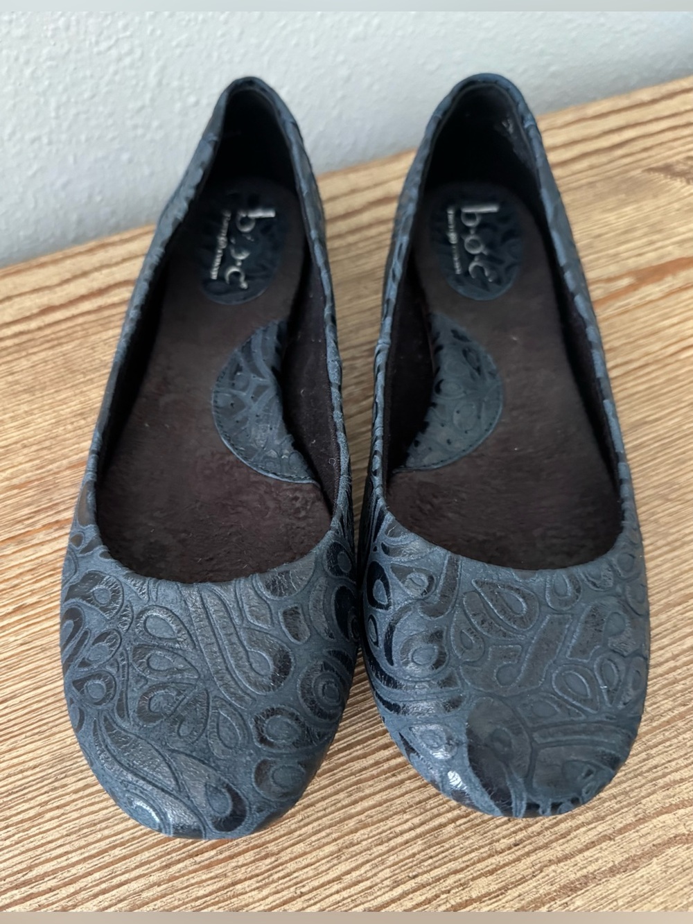Women’s b.o.c. Born Concepts size 8 navy blue embossed leather ballet flats - Picture 5 of 8
